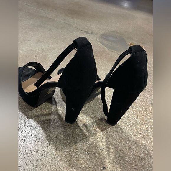 Size 7.5  - Picture 3 of 4